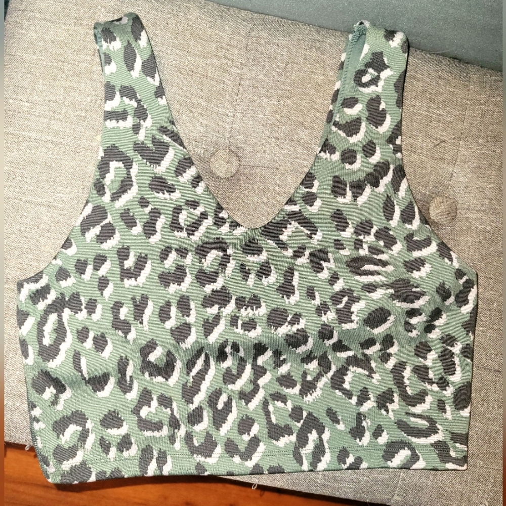 Aerie Offline Small Sports Bra Sage Green Cheetah Animal Print Gym Workout Vneck